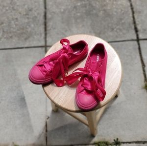 Pink ribbon converse shoes